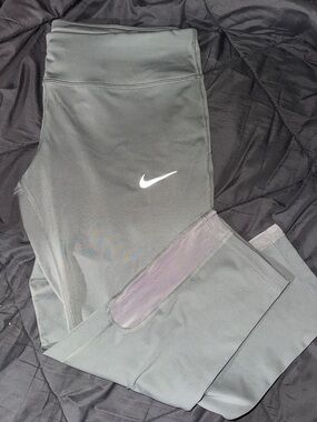Nike Epic Run tights with Mesh Accent